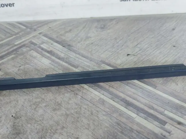 Молдинг стекла заднего левого Range Rover L322