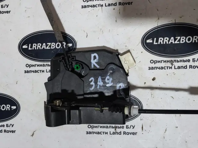 Замок двери задний правый Range Rover L322