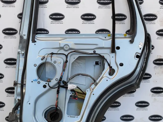 Дверь задняя правая Range Rover Sport L320 05-12