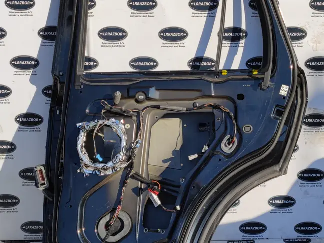 Дверь задняя правая Range Rover Sport L320 05-12