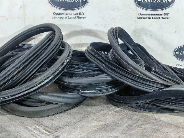 Уплотнитель двери Land Rover Sport L320 2005-2013