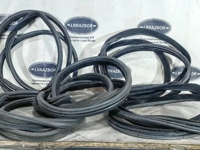 Уплотнитель двери Land Rover Sport L320 2005-2013