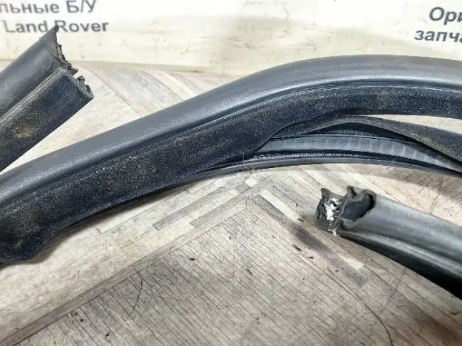 Уплотнитель двери Land Rover Sport L320 2005-2013