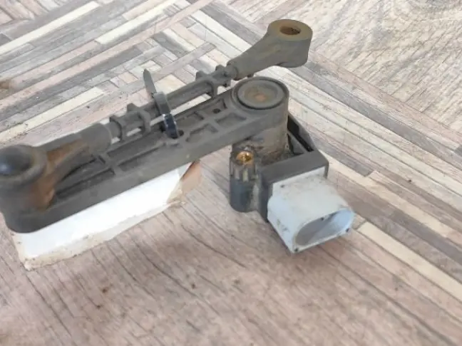 Датчик положения кузова задний RRS L320