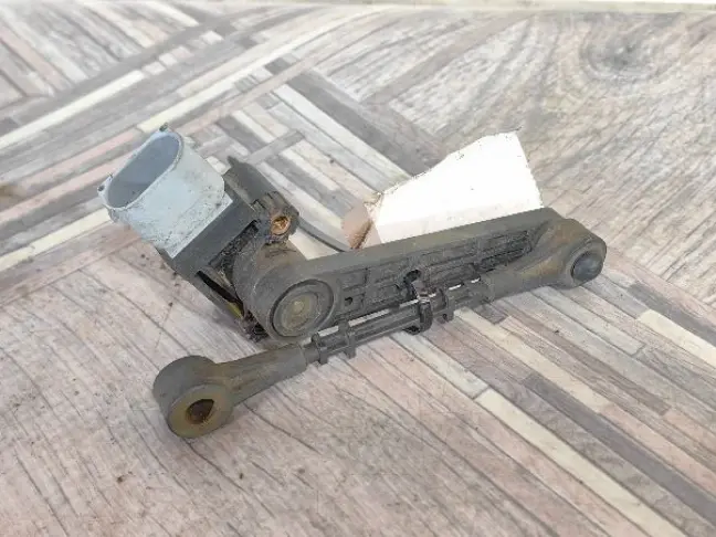 Датчик положения кузова задний RRS L320