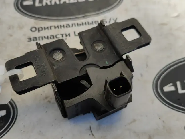Замок капота правый Land Rover Sport L320 05-13