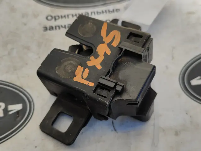 Замок капота правый Land Rover Sport L320 05-13