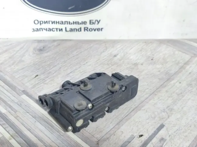 Блок клапанов передний Land Rover Sport L320