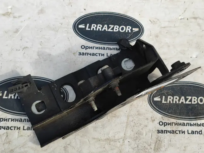 Кронштейн передний Range Rover Sport L320