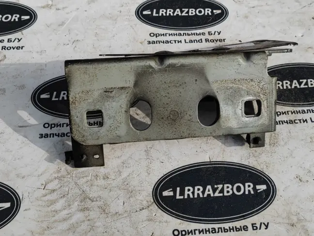 Кронштейн передний Range Rover Sport L320