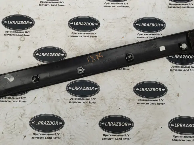 Молдинг лобового стекла левый Land Rover L320