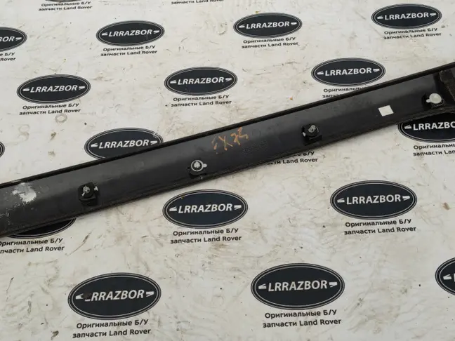 Молдинг лобового стекла левый Land Rover L320