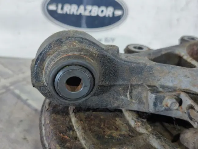 Кулак задний правый Range Rover Sport L320