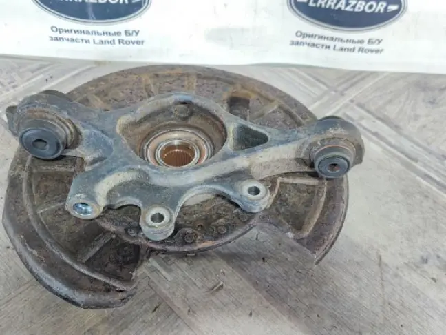Кулак задний правый Range Rover Sport L320