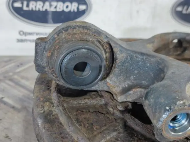 Кулак задний правый Range Rover Sport L320