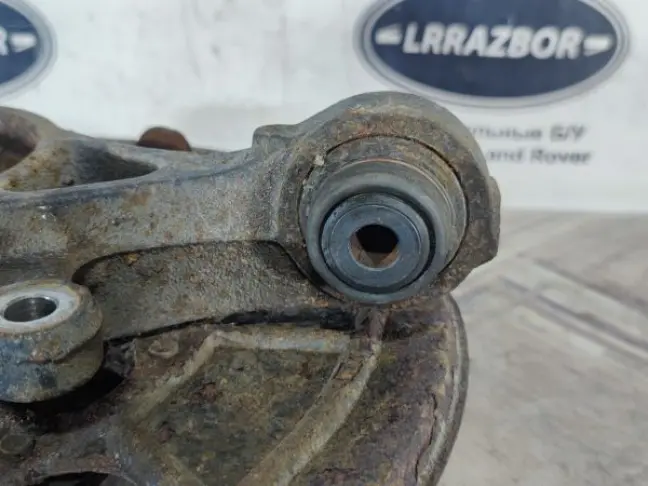 Кулак задний правый Range Rover Sport L320