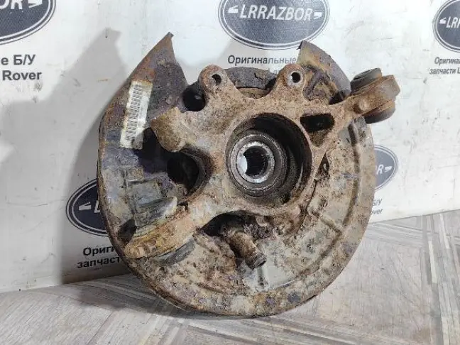 Кулак задний левый Range Rover Sport L320
