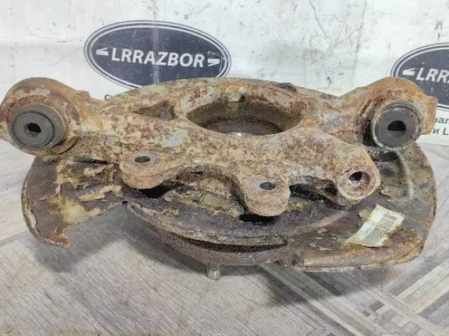 Кулак задний левый Range Rover Sport L320