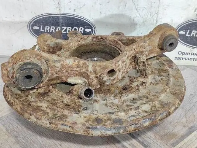 Кулак задний левый Range Rover Sport L320