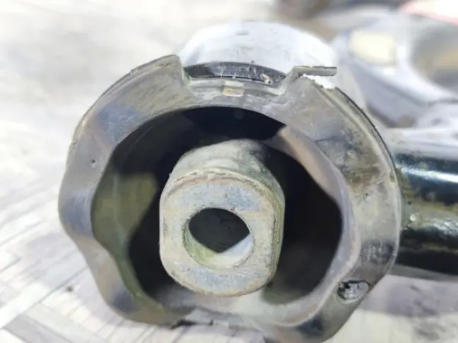 Рычаг передний нижний правый Land Rover Sport L320