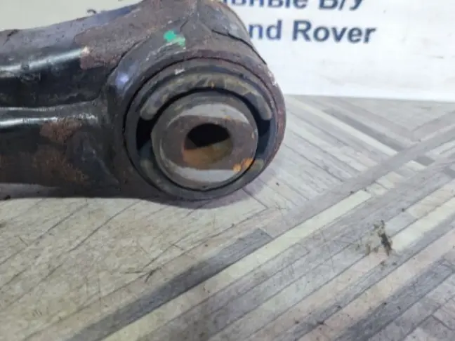 Рычаг передний нижний левый Range Rover Sport L320