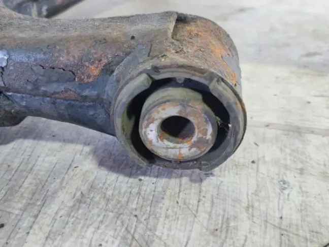 Рычаг передний нижний левый Range Rover Sport L320