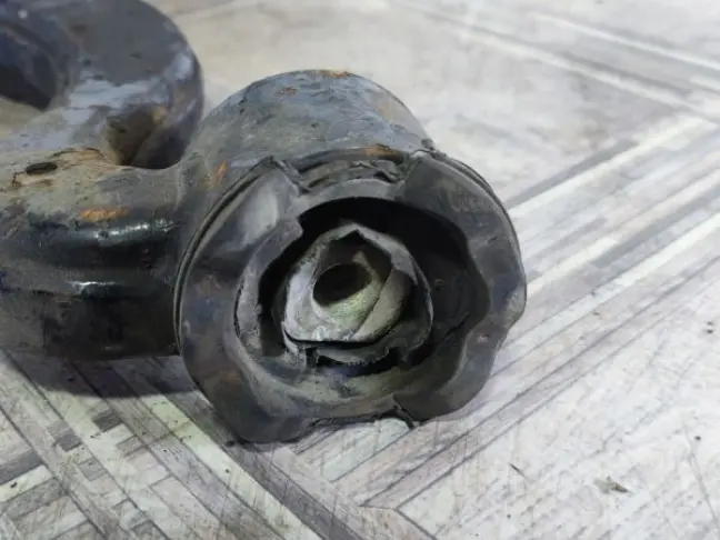 Рычаг передний нижний левый Range Rover Sport L320