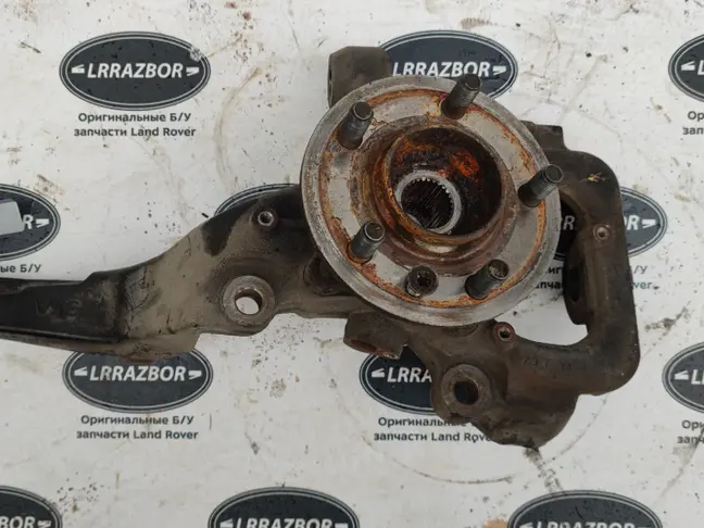 Кулак передний правый Range Rover Sport L320 09-13