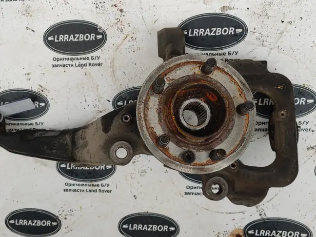 Кулак передний правый Range Rover Sport L320 09-13