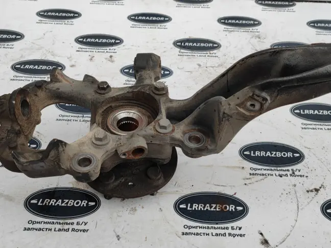 Кулак передний правый Range Rover Sport L320 09-13