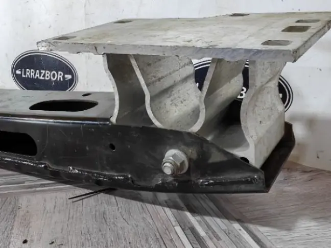 Усилитель заднего бампера Land Rover Sport 2