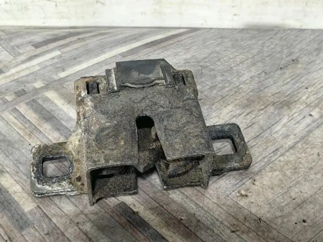 Замок капота Range Rover Sport L320