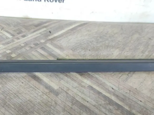 Молдинг стекла заднего левого Range Sport L320