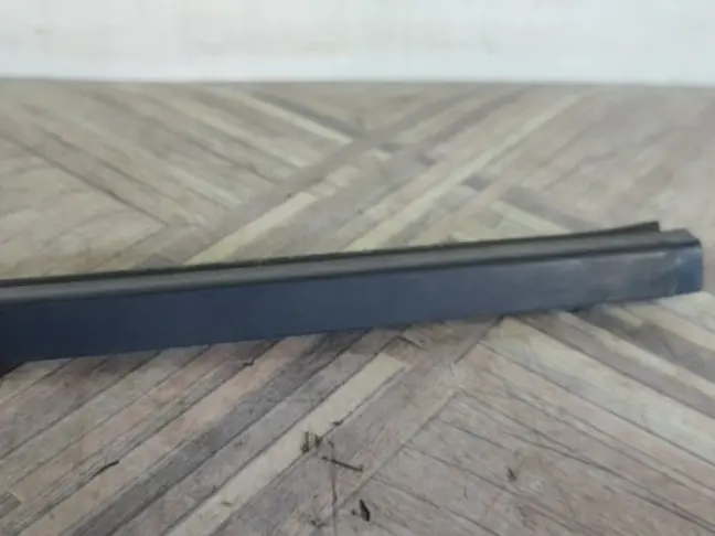 Молдинг стекла заднего левого Range Sport L320