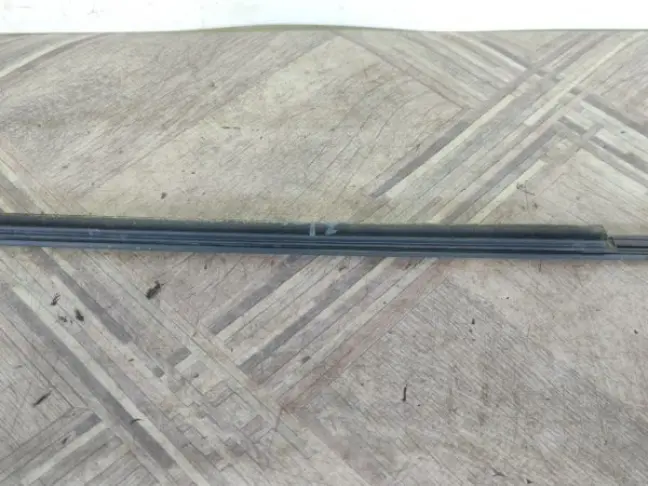 Молдинг стекла заднего левого Range Sport L320