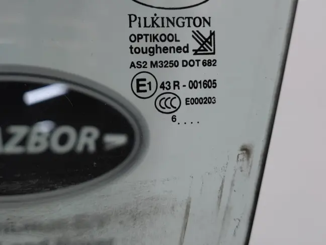 Стекло двери передней левой Range Rover Sport L320