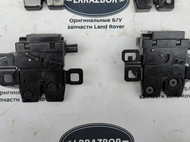 Замок стекла багажника Range Rover Sport L320