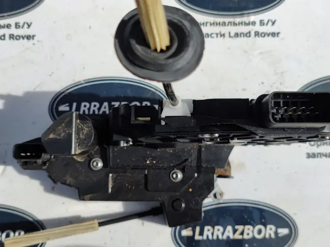 Замок двери задней правой Range Rover Sport L320