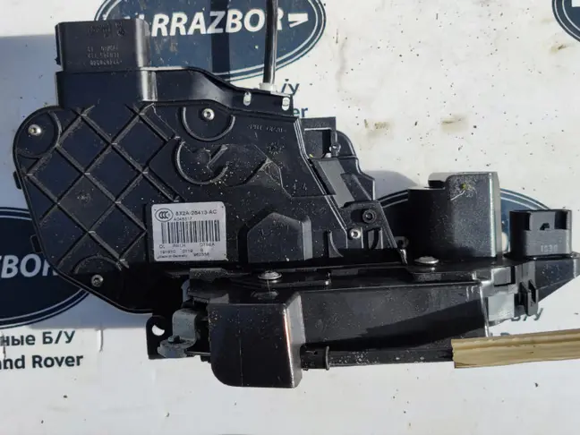 Замок двери задней левой Range Rover Sport L320