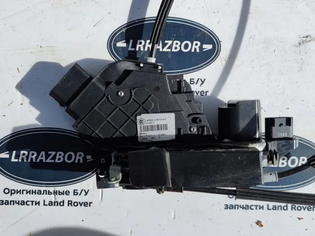 Замок двери передней левой Range Rover Sport L320