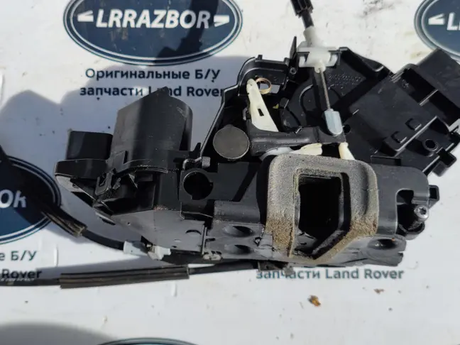 Замок двери передней левой Range Rover Sport L320