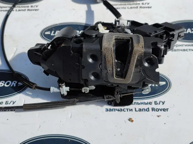 Замок двери передней левой Range Rover Sport L320