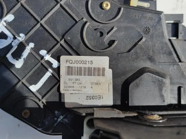 Замок двери передний левый Range Rover Sport L320