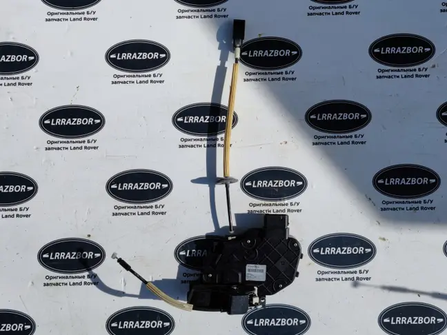 Замок двери задний правый Range Rover Sport L320