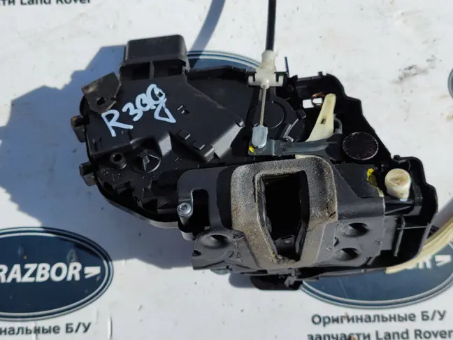 Замок двери задний правый Range Rover Sport L320