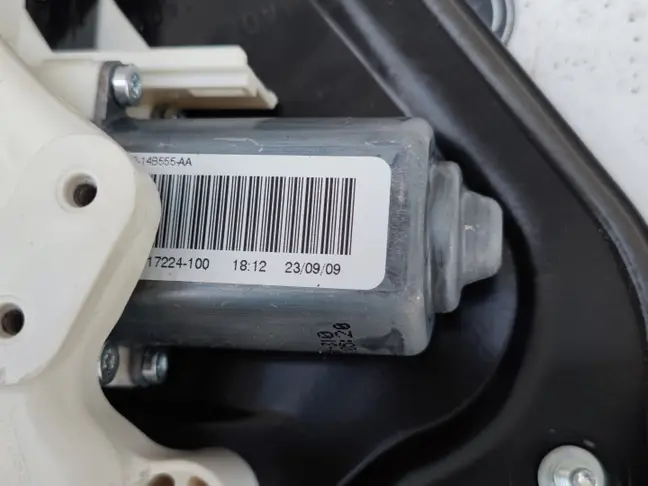 Стеклоподъемник задний левый  Range Sport L320