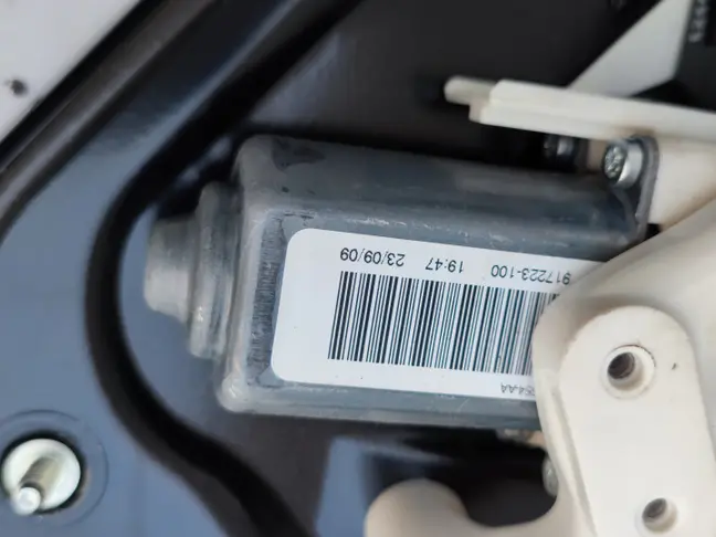 Стеклоподъемник задний правый Range Sport L320