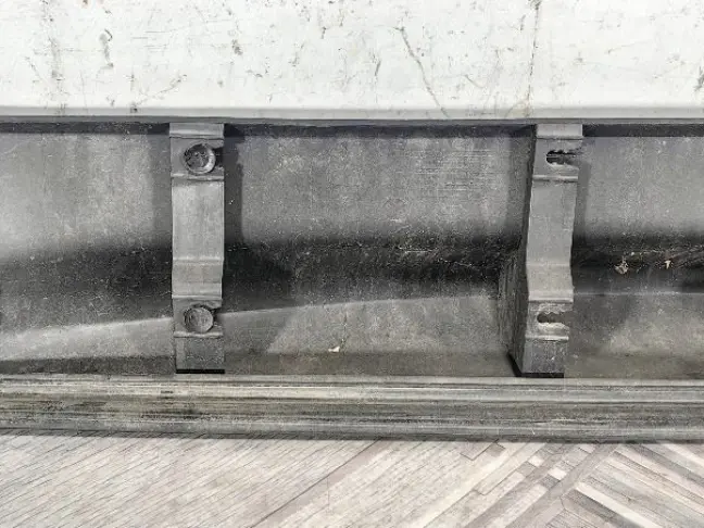 Молдинг передний правый  Range Rover Sport L320