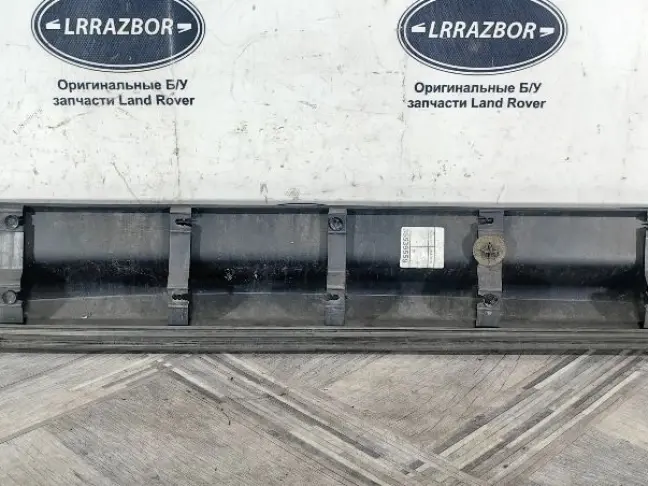 Молдинг передний правый  Range Rover Sport L320