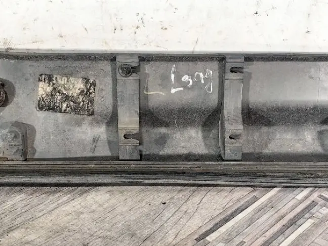 Молдинг двери задний левый  Range Rover Sport 320